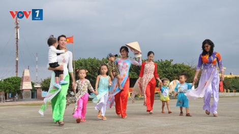 Luật Biển Việt Nam được Quốc hội thông qua vào tháng 6/2012, trong đó khẳng định chủ quyền đối với 2 quần đảo Hoàng Sa và Trường Sa đã được giới thiệu tới 166 quốc gia và nhận được sự ủng hộ mạnh mẽ của bạn bè quốc tế. (Thời sự chiều 11/3/2016)
