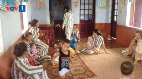 Pháp luật và đời sống ngày 03/9/2014: Cuộc sống của những đứa trẻ phải sống cùng mẹ tại trại giam Phú Sơn 4, tỉnh Thái Nguyên.