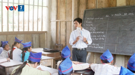 Thời sự trưa ngày 3/9/2014: Thầy và trò tại nhiều điểm trường vùng sâu, biên giới khắc phục khó khăn khai giảng năm học mới