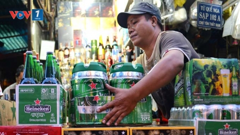 Thời sự trưa ngày 4/11/2014: Thảo luận về luật thuế tiêu thụ đặc biệt, các đại biểu đề nghệ tăng mạnh thuế này đối với các mặt hàng rượu bia, thuốc lá để hạn chế người mua.