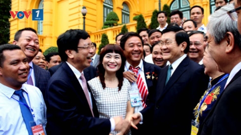 Thời sự đêm ngày 24/6/2014: Chủ tịch nước Trương Tấn Sang tiếp đoàn đại biểu 75 doanh nhân được Bộ Khoa học Công nghệ và Đài Tiếng nói Việt Nam vinh danh "Doanh nghiệp đổi mới - sáng tạo