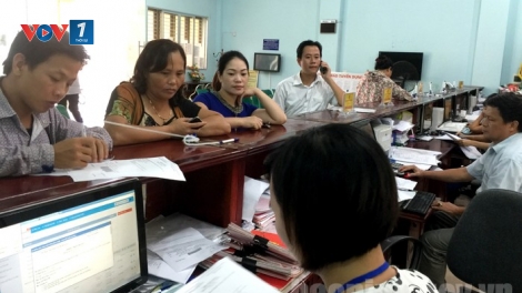 Cải cách thủ tục hành chính, nâng cao chất lượng cán bộ.