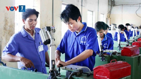 Tạo sự ổn định và phát triển việc làm bền vững cho người lao động cần dựa vào đâu?