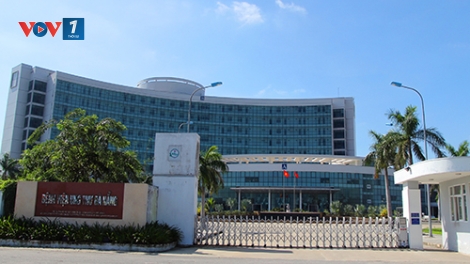 Nguyên giám đốc Bệnh viện Ung thư Đà Nẵng lý giải việc trả lại hơn 37 tỷ đồng của tổ chức từ thiện hỗ trợ mua thiết bị để điều trị cho bệnh nhân (Thời sự chiều ngày 8/10/2015)
