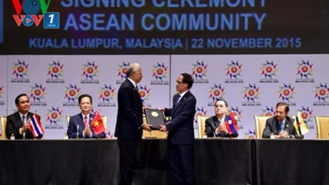 Cơ hội, thách thức và vai trò của Việt Nam trong cộng đồng ASEAN (Thời sự chiều ngày 22/11/2015)