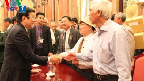 Chủ tịch nước Trương Tấn Sang gặp mặt Đoàn đại biểu Hội những chiến sĩ cách mạng bị địch bắt tù đày. (Thời sự chiều 02/12/2015)