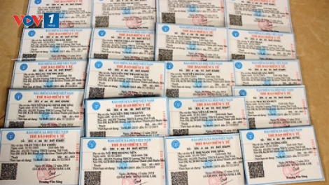 Thời sự đêm ngày 12/01/2015: Đắc Lắc phát hiện gần 24 nghìn thẻ bảo hiểm y tế của học sinh 84 trường tiểu học, trung học cơ sở ở thành phố Buôn Ma Thuột bị cấp trùng ngày sinh.