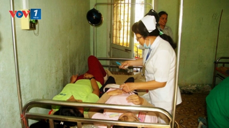 Thời sự đêm ngày 15/01/2015: Đã có gần 80 công nhân trong số hơn 100 công nhân Công ty Cy Vina bị ngộ độc thực phẩm vào trưa nay được xuất viện, số còn lại đang dần hồi phục