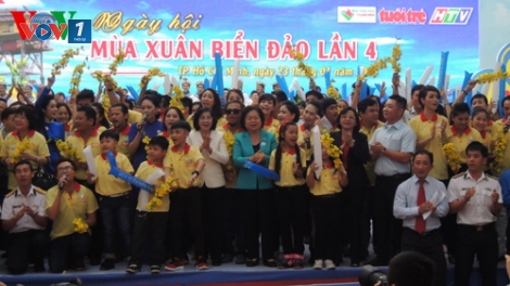 Mang xuân đến đảo xa