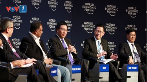 Thời sự đêm ngày 25/01/2015: Tham dự Diễn đàn kinh tế thế giới Davos 2015, Phó Thủ tướng Phạm Bình Minh nêu bật sự phục hồi rất tích cực của kinh tế Việt Nam và khẳng định cam kết của Chính phủ về cải thiện môi trường đầu tư