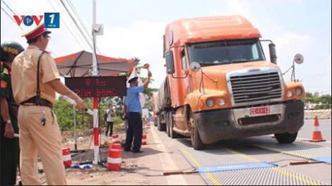 Thời sự chiều ngày 07/01/2015: Thủ tướng Chính phủ yêu cầu Bộ Công an lập các chuyên án điều tra, xử lý các trường hợp tiêu cực tại các trạm cân và bảo kê hoạt động xe quá tải, quá khổ