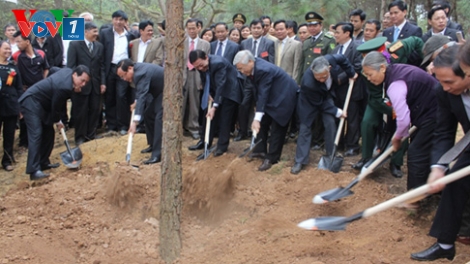 Thời sự trưa ngày 22/02/2015: Tổng Bí thư Nguyễn Phú Trọng tham dự Tết trồng cây tại Hà Nội.