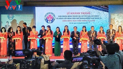 Thời sự đêm ngày 26/02/2015: Đúng dịp kỷ niệm 60 năm ngày Thầy thuốc Việt Nam, nhiều bệnh viện tuyến Trung ương và địa phương khánh thành các trung tâm khám chữa bệnh hiện đại, đảm bảo phục vụ người bệnh tốt nhất có thể.