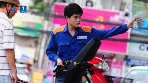 Thời sự chiều ngày 11/3/2015: Giá xăng bất ngờ tăng hơn 1.600 đồng/1 lít bắt đầu từ 15h chiều nay.