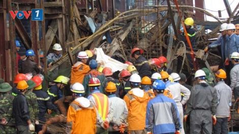 Thời sự trưa ngày 26/3/2015: Sập giàn giáo tại công trường Fomosa: Đã có 17 người chết và 24 người khác bị thương