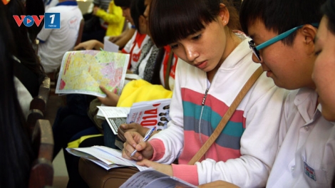 Thời sự trưa ngày 07/3/2015: Hôm nay, Cẩm nang tuyển sinh năm 2015 chính thức được phát hành trên toàn quốc