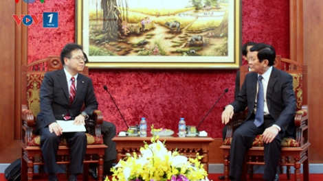 Thời sự chiều ngày 12/4/2015: Chủ tịch nước Trương Tấn Sang tiếp Phó Chánh văn phòng Nội các Chính phủ Nhật Bản đang thăm và làm việc tại nước ta về Dự án Trường Đại học Việt – Nhật, thuộc Đại học Quốc gia Hà Nội.