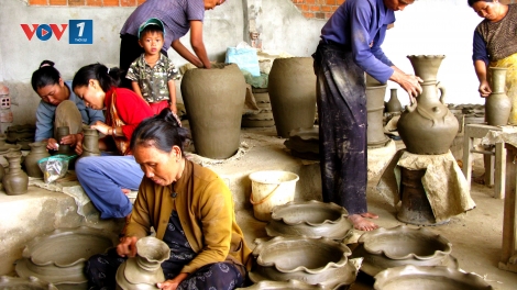 Thời sự chiều ngày 20/4/2015: Hướng đi nào bền vững cho các làng nghề trong thời kỳ phát triển và hội nhập hiện nay.