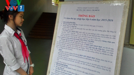 Thời sự trưa ngày 20/4/2015: Quy định cấm các trường tổ chức thi tuyển vào lớp 6 của Sở Giáo dục và Đào tạo Hà Nội đang gây hoang mang và lo lắng cho cả trường học, các bậc phụ huynh và học sinh.