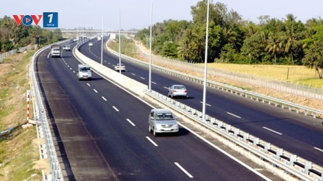 Thời sự chiều ngày 09/4/2015: Bộ Giao thông vận tải quyết định thanh tra một số dự án, gói thầu xây dựng đường cao tốc mà Tổng công ty Đầu tư phát triển đường cao tốc Việt Nam làm chủ đầu tư và có sư tham gia của Công ty Posco - Hàn Quốc.