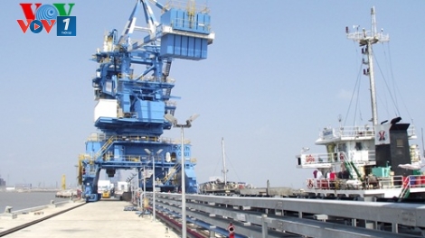 Diễn đàn kinh tế ngày 17/5/2015: Làm gì để cảng biển Việt Nam phát triển xứng đáng với tiềm năng.
