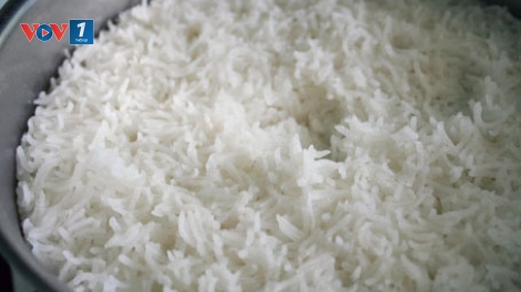 Thời sự chiều ngày 20/5/2015: Cục An toàn thực phẩm, Bộ Y tế phối hợp với các cơ quan chức năng xác minh thông tin gạo giả từ biên giới phía Bắc xâm nhập vào nước ta.
