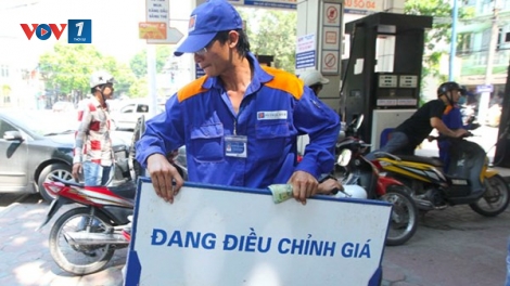 Thời sự đêm ngày 20/5/2015: Giá xăng bán lẻ tăng 1.200 đồng/1lít kể từ 20 giờ tối nay.