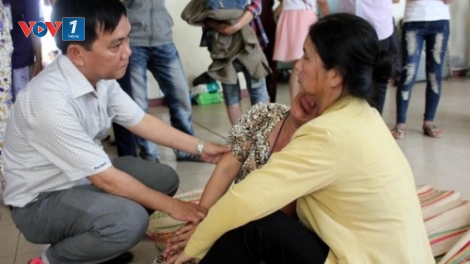Thời sự đêm ngày 23/5/2015: Một gia đình bệnh nhân ở Quảng Ngãi đề nghị cơ quan chức năng giải phẫu tử thi để làm rõ nguyên nhân người nhà tử vong.