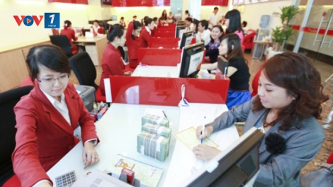 Thời sự trưa ngày 24/5/2015: Không còn quy định cứng như trước đây, các ngân hàng đang đưa ra nhiều mức lãi suất khác nhau để người vay tiêu dùng lựa chọn.