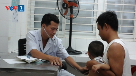 Thời sự đêm ngày 27/5/2015: Nắng nóng gay gắt những ngày qua khiến nhiều bệnh viện Nhi tại các tỉnh miền Trung luôn trong tình trạng quá tải.