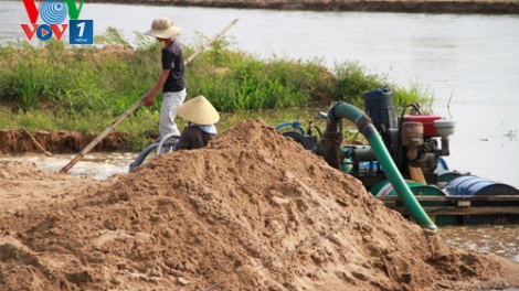 Thời sự trưa ngày 03/5/2015: Tây Nguyên: Hút hết cát sông, tấn công lên bờ.