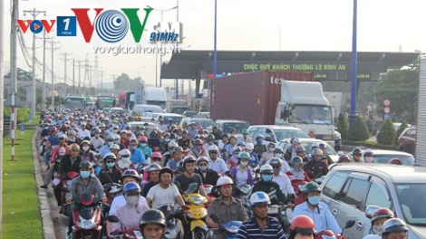 Thành phố Hồ Chí Minh nên chống kẹt xe từ những giải pháp đơn giản (Pháp luật và đời sống ngày 1/7/2015)