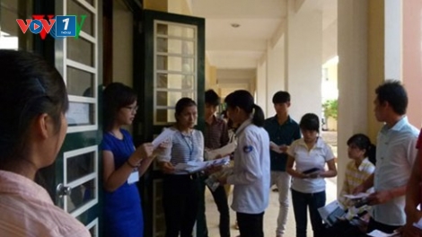 Thời sự chiều ngày 01/7/2015: Gần 1 triệu thí sinh trên cả nước hoàn thành 2 môn thi đầu tiên của kỳ thi Trung học phổ thông quốc gia 2015.