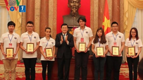 Thời sự chiều ngày 14/7/2015: Chủ tịch nước Trương Tấn Sang gặp mặt đoàn đại biểu thanh thiếu niên Việt kiều tiêu biểu nhân dịp về nước dự trại hè 2015.