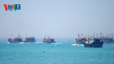 Hỗ trợ ngư dân vươn khơi bám biển (Biển đảo Việt Nam ngày 3/7/2015)