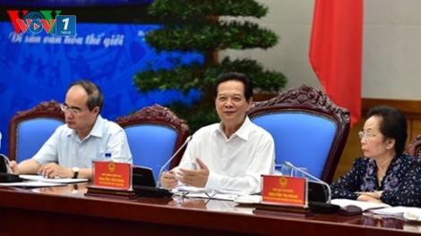 Thời sự đêm ngày 30/7/2015: Thủ tướng Nguyễn Tấn Dũng đề nghị Hội đồng Thi đua-Khen thưởng Trung ương, các bộ, ngành, địa phương tiếp tục triển khai sâu rộng, hiệu quả hơn nữa các phong trào thi đua trong từng lĩnh vực cụ thể.