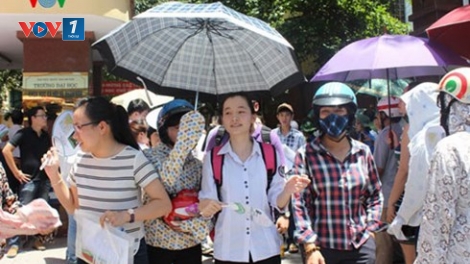 Thời sự trưa ngày 5/7/2015: Bộ Giáo dục và đào tạo đánh giá kỳ thi THPT quốc gia năm nay đã diễn ra an toàn, nghiêm túc.