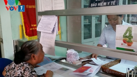 Vì sao người dân gặp khó khăn khi mua bảo hiểm y tế tự nguyện? (Chính phủ với người dân ngày 8/7/2015)