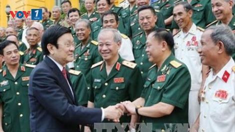 Thời sự đêm ngày 17/8/2015: Chủ tịch nước Trương Tấn Sang gặp mặt tri ân các cựu chiến binh sư đoàn Anh hùng nhân kỷ niệm 70 năm cách mạng tháng 8 và quốc khánh 2/9.