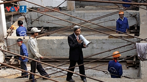 “Thần đèn thời hiện đại” di chuyển những tòa nhà bị lún, nghiêng, có nguy cơ bị sập.