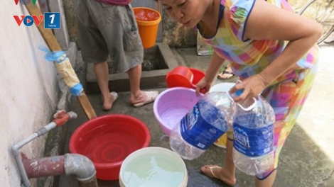 Chất lượng nước sinh hoạt thấp, liên tục xảy ra sự cố vỡ đường ống cung cấp nhưng giá nước sạch tại Hà Nội vẫn được điều chỉnh tăng 20% từ ngày mai.