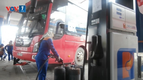 Năm lần giảm giá xăng, doanh nghiệp vẫn chây ì không giảm giá cước vận tải