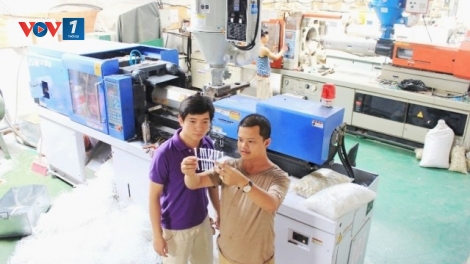Doanh nhân trẻ Phạm Trung Hiếu - người đang đưa ốc vít Việt Nam ra thị trường thế giới.