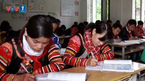 Hỗ trợ học sinh và trường phổ thông ở xã, thôn đặc biệt khó khăn.