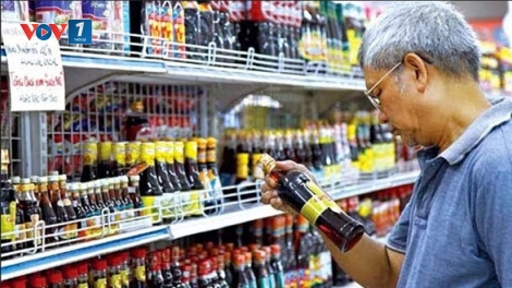 Người tiêu dùng đang sử dụng nước mắm hay nước chấm phụ gia (14/10/2016)