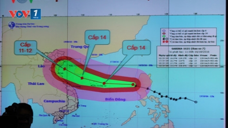 Bão số 7 với tên gọi quốc tế là Sarika đang di chuyển nhanh về đất liền nước ta với sức gió mạnh cấp 13, giật cấp 16 (Thời sự đêm 16/10/2016)
