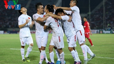 Đội tuyển bóng đá nam Việt Nam thắng trận đầu tiên tại AFF Suzuki Cup 2016 (Thời sự đêm 20/11/2016)