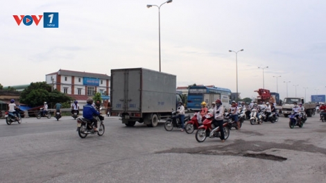 Bạn hữu đường xa: Tình trạng công nhân các khu công nghiệp đi ngược chiều đường quốc lộ (12/12/2016)