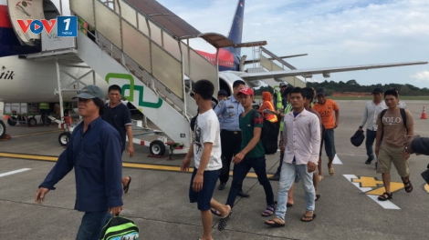 Từ hôm nay đến ngày mai sẽ có 57 ngư dân Việt Nam bị bắt giữ tại Indonesia được trở về nước, dự kiến, trong tháng này, sẽ có 150 ngư dân được trao trả (Thời sự đêm 6/12/2016)