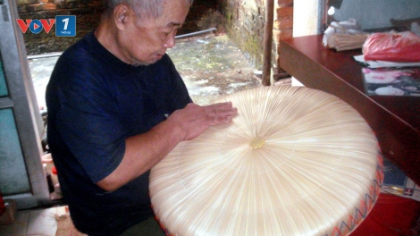 Con đường phục hồi nghề làm nón làng Chuông (12/12/2016)
